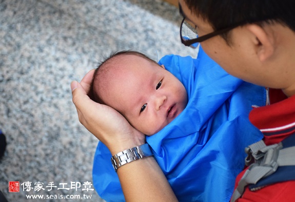 高寶寶(台中北區嬰兒寶寶滿月剃頭理髮、免費嬰兒剃胎毛儀式吉祥話)。中國風會場，爸媽寶貝免費穿「日中韓」古裝禮服。專業拍照、DVD光碟、證書。★購買「臍帶章、肚臍章、胎毛筆刷印章」贈送：剃頭、收涎、抓周，三選一。 2015.11.15 照片13